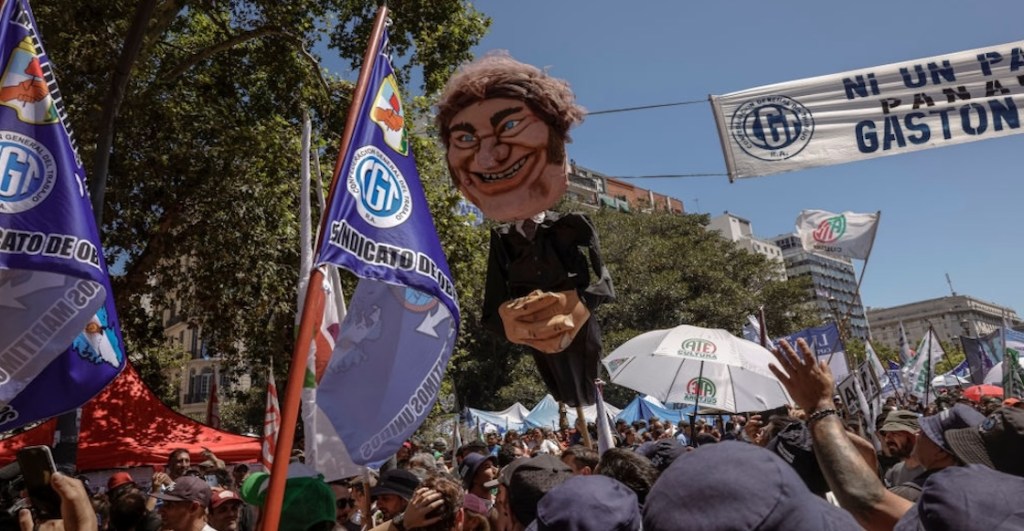 Fotos del paro general y la megamarcha contra Javier Milei en Argentina
